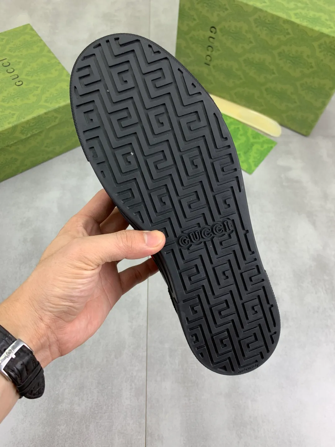 Men's shoes 💰P420 💰[New style]🆘 The latest model from Gucci GUCCI official website🎁Classic casual and fashionable men's shoes👟Best model💥The style is simple and elegant, exclusive for trendy men. Unique official website latest brand elements👑Gucci original decoration, fashionable and generous, original soft calfskin fabric➕Comfortable soft first-layer pigskin lining ✅The official website specifies the wear-resistant casual outsole, the classic model is taken in kind🎬Color: 4️⃣colors available😍Number: 38-44